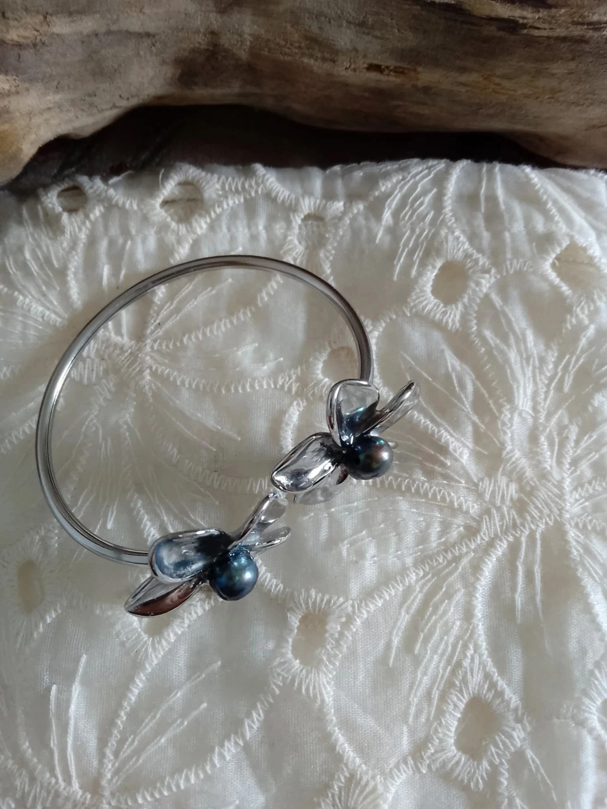 Pulsera plateada con perlas de cultivo de agua dulce negras – photo 2